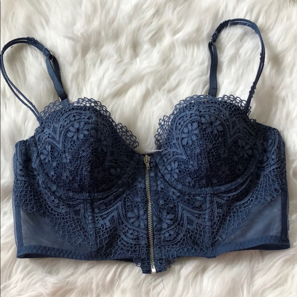 Victoria’s Secret • 2015 Very Sexy Long-Lined Demi - Picture 16 of 16
